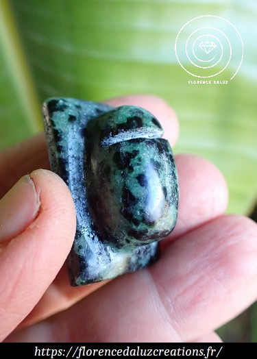 Scarabée en rubis zoisite