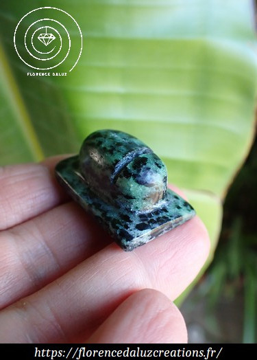 Scarabée en rubis zoisite – Image 2